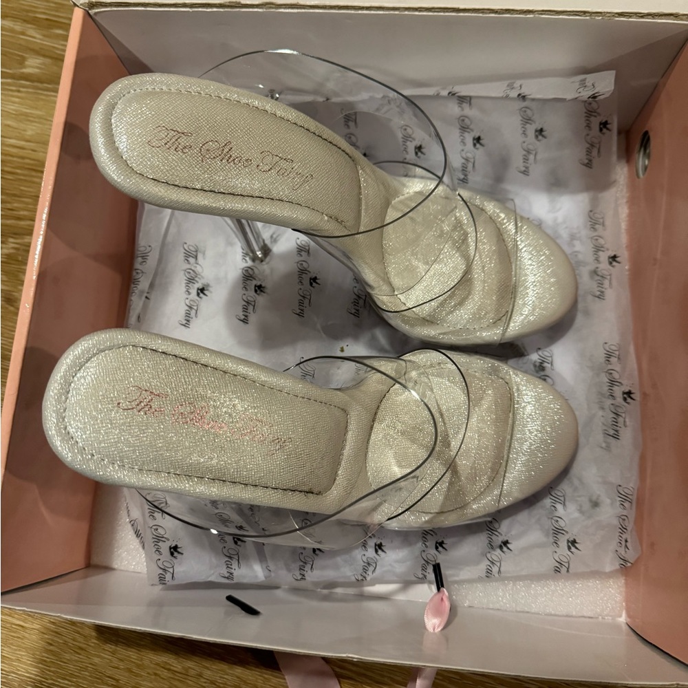 Shoe Fairy heels Gray bottoms